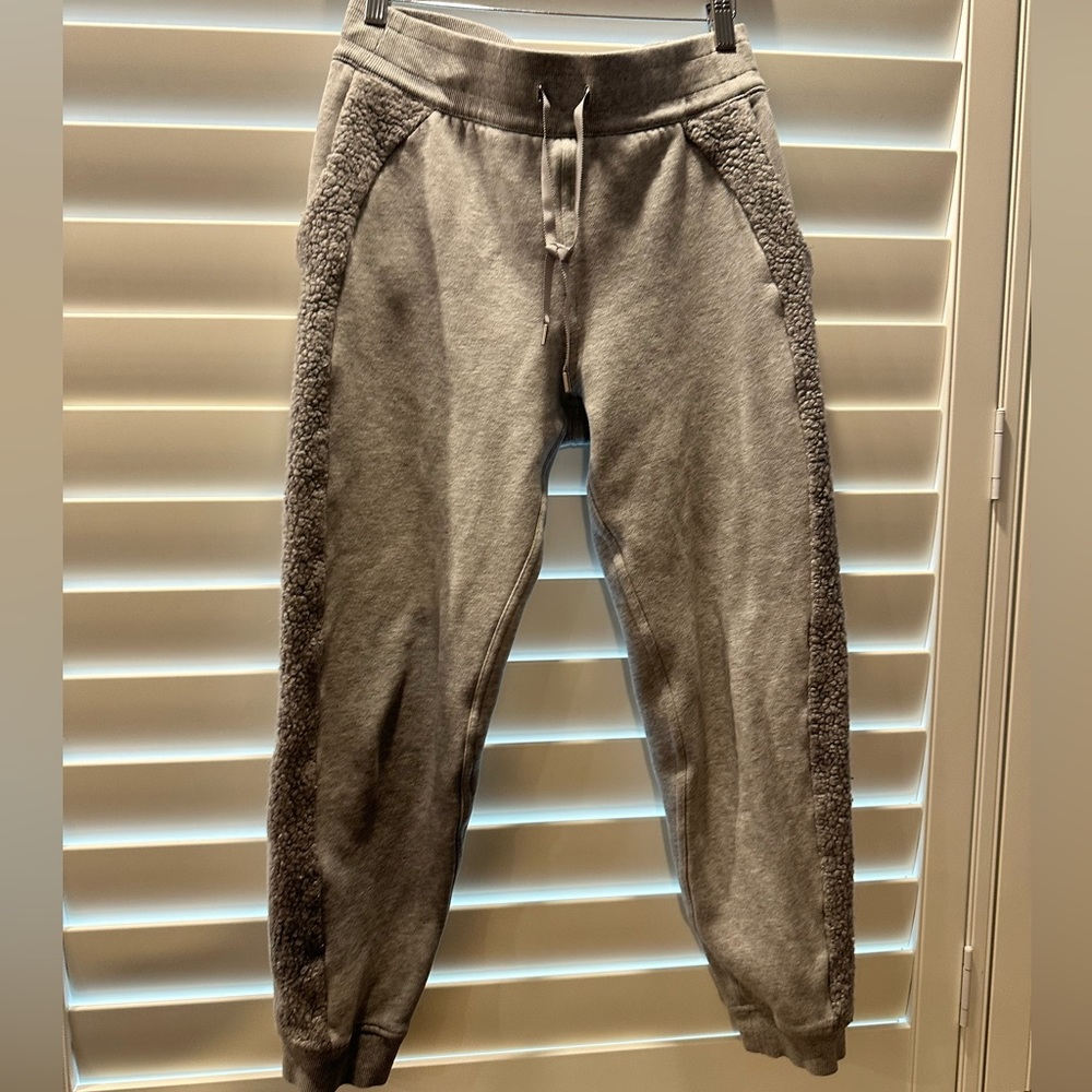 Lululemon Scuba Sherpa Striped Joggers (special edition)